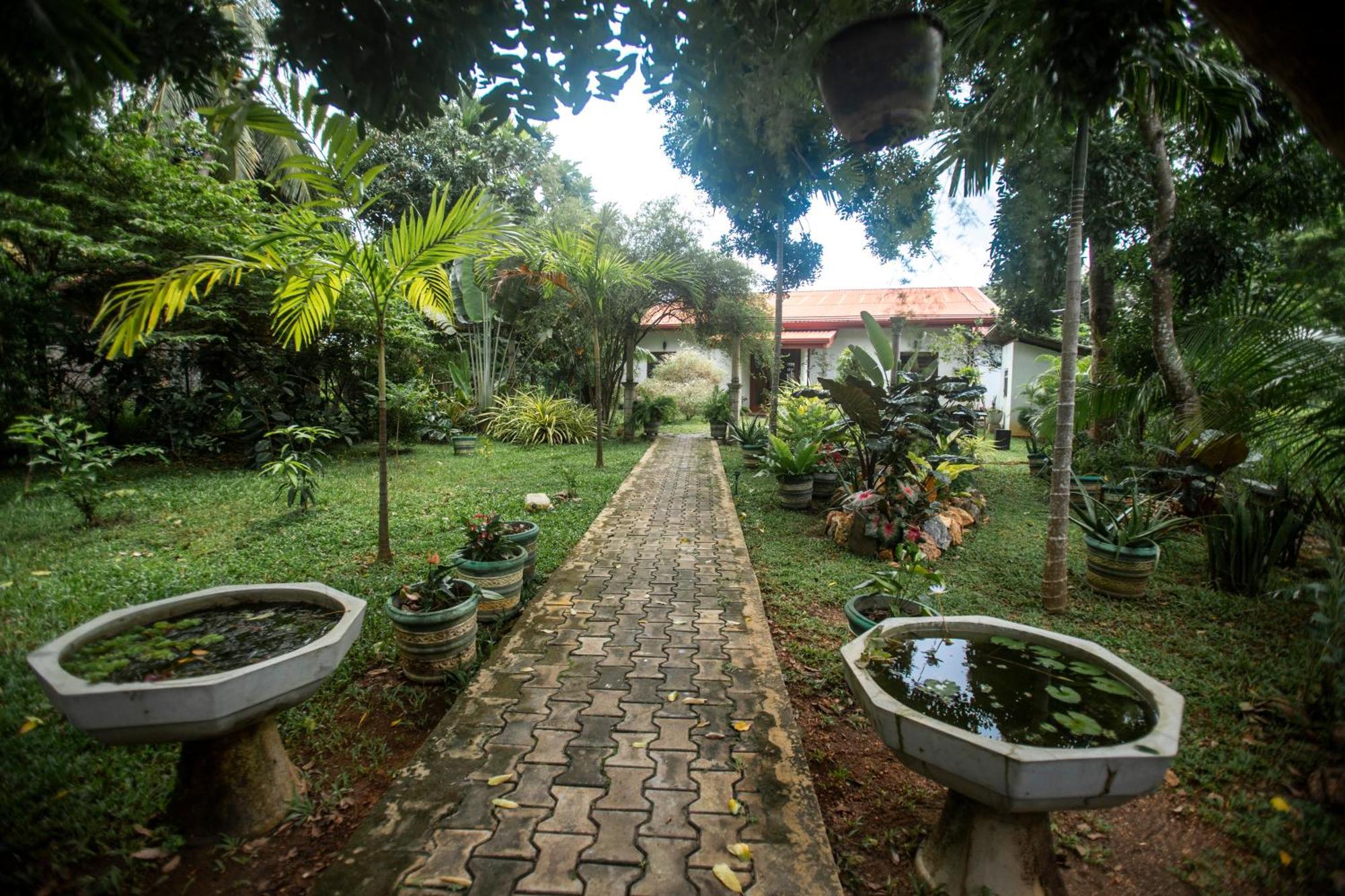 Kumbura Homestay Kibissa Exterior photo